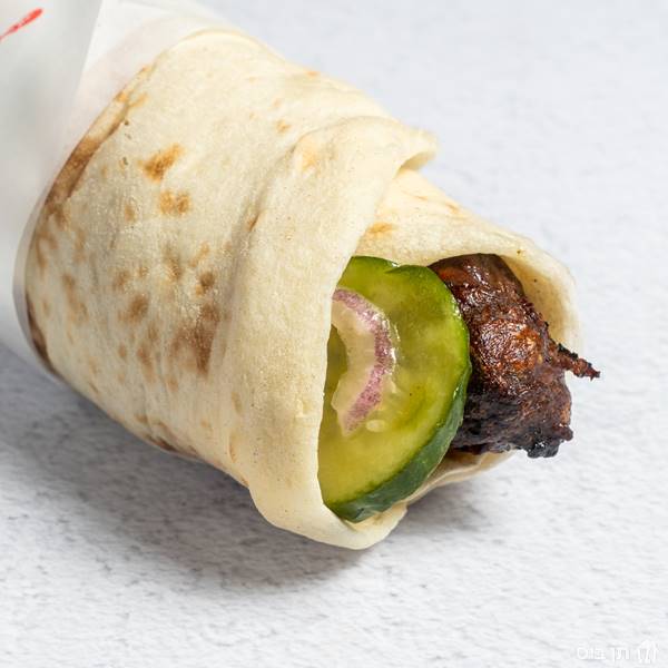 שיפוד מרגז בלאפה — צילום מעמוד המקור