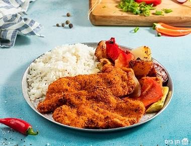 שניצל במעטפת לבחירה + 2 תוספות למנה + סלט קטן, נתחי חזה עוף טרי אמיתי במעטפת בטעם לפי בחירתך + 2 תוספות חמות + סלט קטן