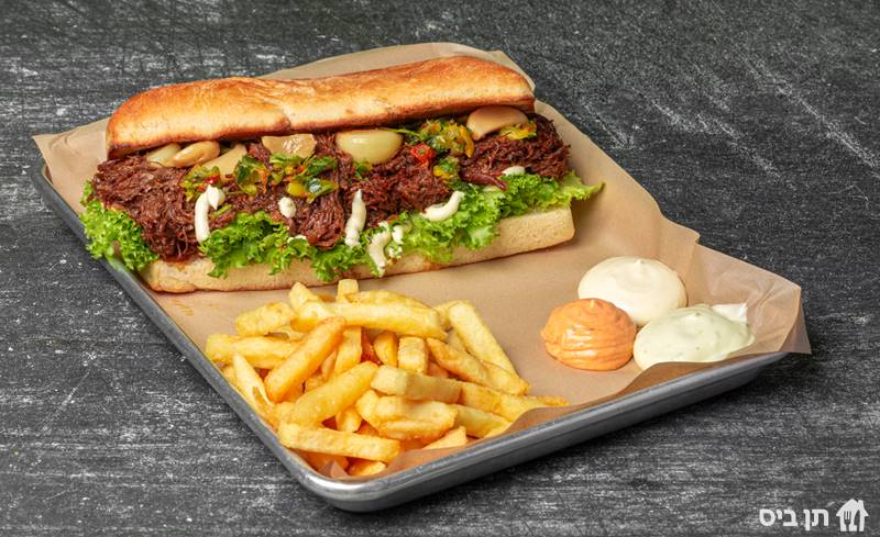 האסאדו של הצ'יף, מנת הדגל שלנו🤩 אסאדו בסילאן ודבש בבישול ארוך 
בלחם פרנה עם קונפי שום, צ׳ימיצ׳ורי, בצל מקורמל, חסה ואיולי שום
מוגש עם צ׳יפס
