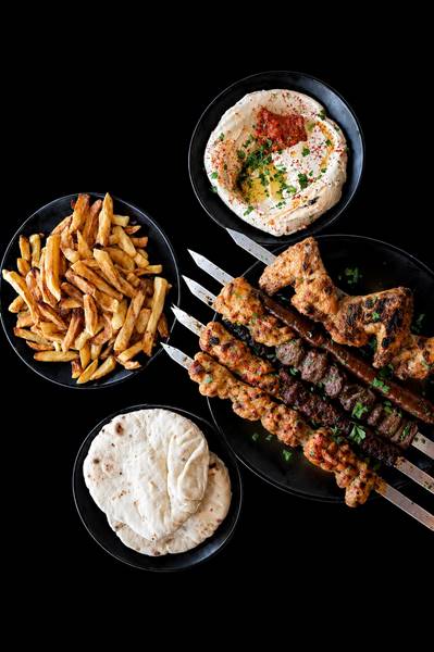 עסקית 5 שיפודים, בשר לבחירה מתוך השיפודים הרגילים,(לא המיוחדים). ציפס גדול, 2 לחם לבחירה, שתייה גדולה לבחירה