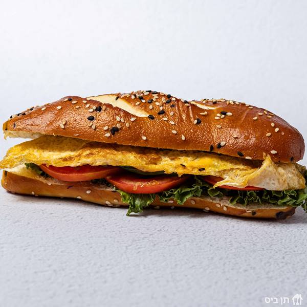 חביתה גבינת שמנת, חביתה, גבינת שמנת, עגבניה, מלפפון ורוקט/ חסה לליק
