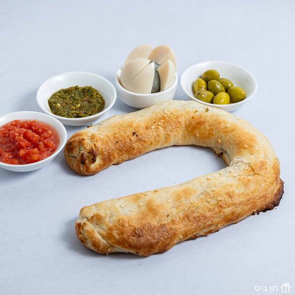 זיווה עבודת יד עם בולגרית, זיווה במילוי גבינה צהובה ובולגרית | מוגש עם ביצה קשה, רסק עגבניות, זיתים וחריף
