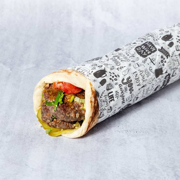 שיפוד קבב בלאפה, בליווי סלטים לבחירה