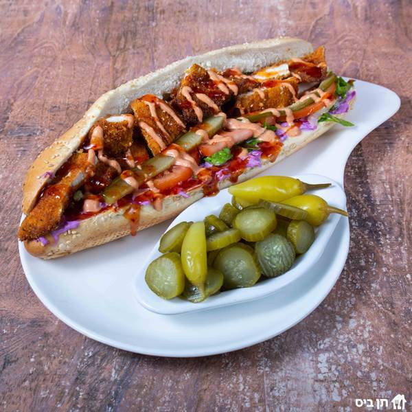באגט שניצל, מגוון ממרחים וסלטים לבחירה