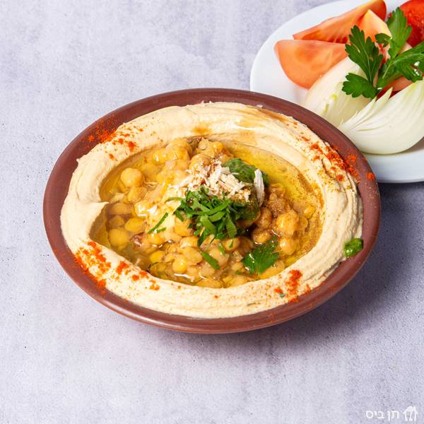 חומוס סביח, חציל, ביצה קשה, גרגירים וטחינה
