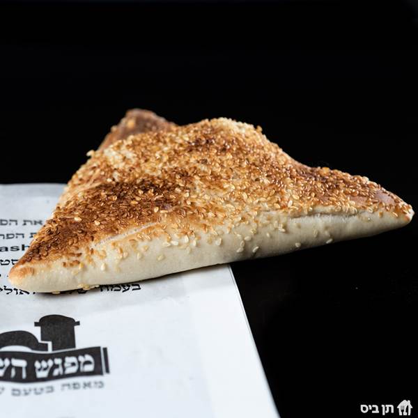 גבינה צהובה ורוטב פיצה
