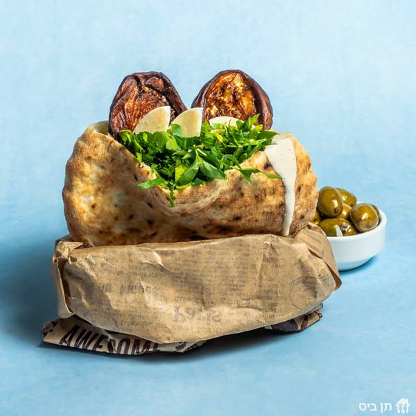 סביח בפיתה